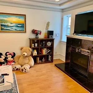 Guest house One Bedroom Queen Bed Sharing Washroom In Tiger Sweet House License##, Richmond